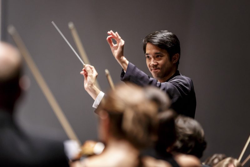 Perry So conducts the Tucson Symphony Orchestra