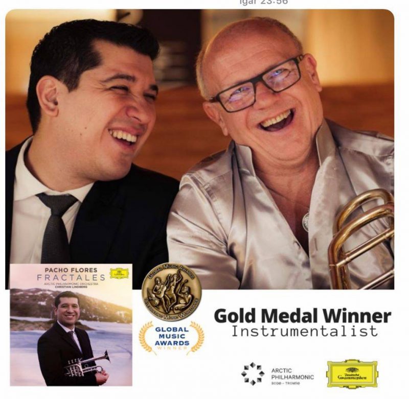 Pacho Flores y Christian Lindberg con la portada de FRACTALES con motivo de la Medalla de Oro de los Global Music Awards