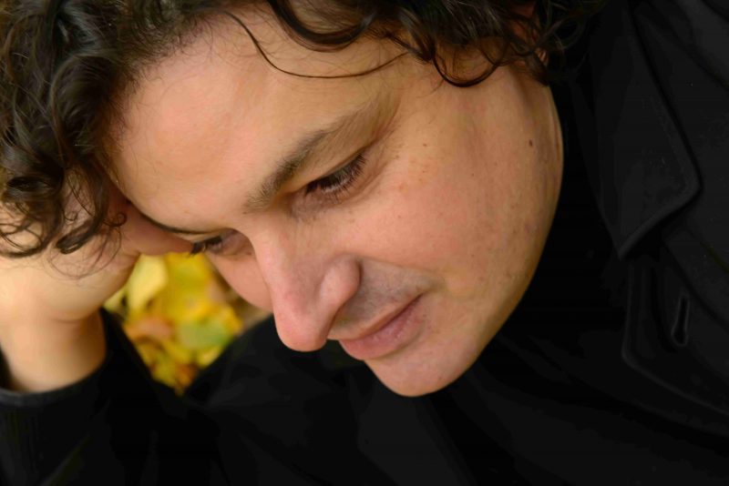 Alfredo García, barítono, primer plano, inclinado, ACM Concerts