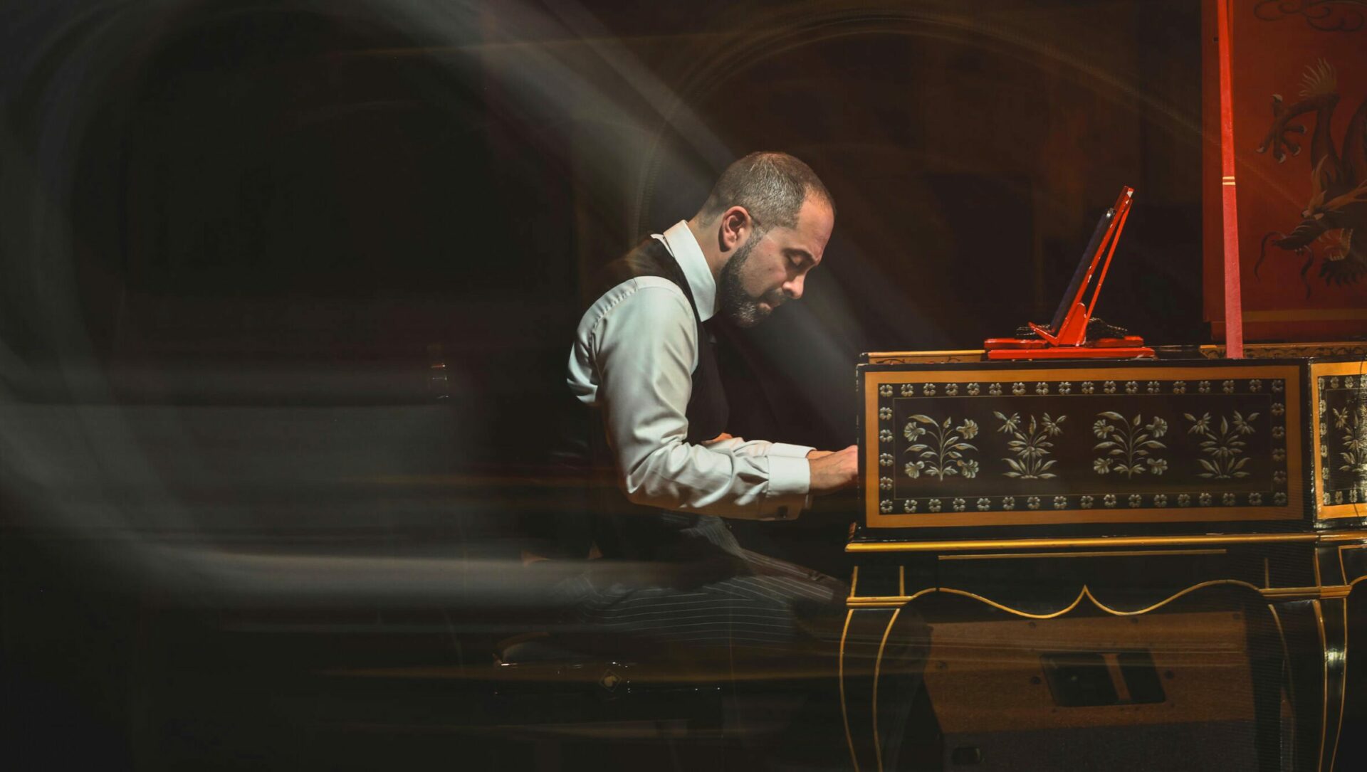 Mahan Esfahani dirige la Praga Philharmonia