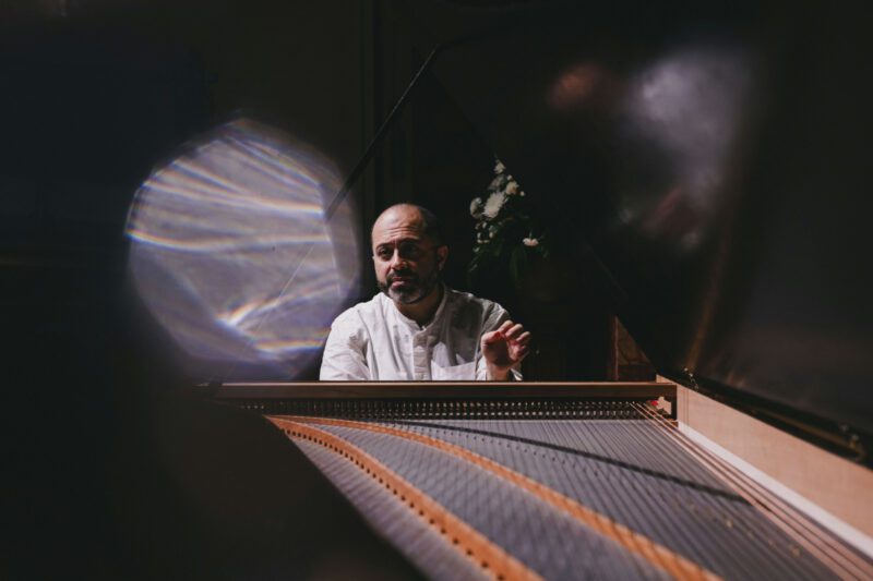 Mahan Esfahani en la Elbphilharmonie de Hamburgo