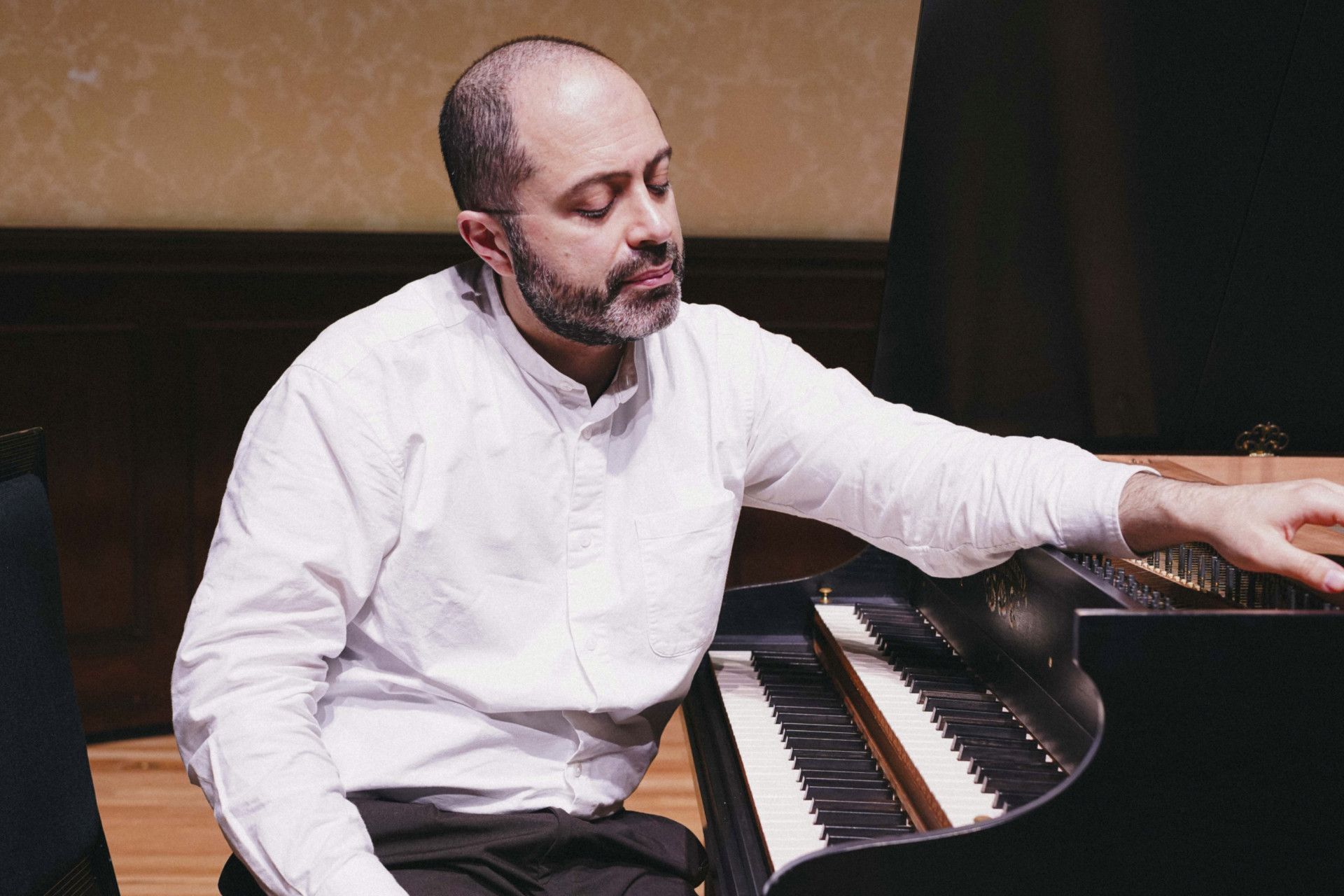 Mahan Esfahani, concierto y grabación con el Ensemble 10:10